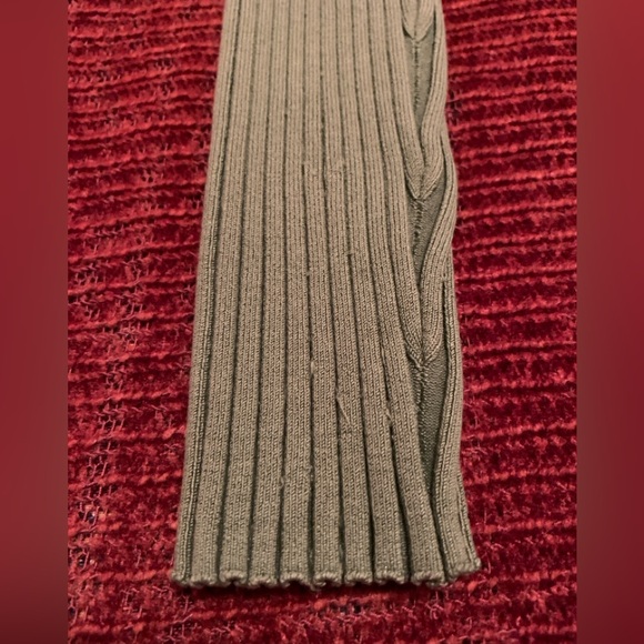 Long Sleeve Green Ribbed Top - Picture 16 of 16